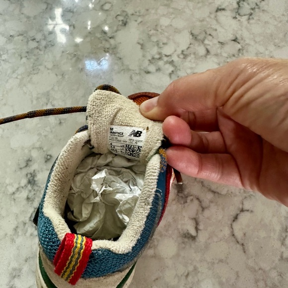 Toddler New Balance running shoes size 6 us. - Picture 4 of 4